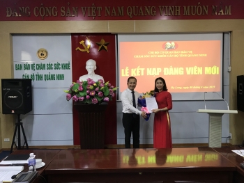 Lễ kết nạp đảng viên mới chi bộ Ban Bảo vệ chăm sóc sức khỏe cán bộ tỉnh Quảng Ninh
